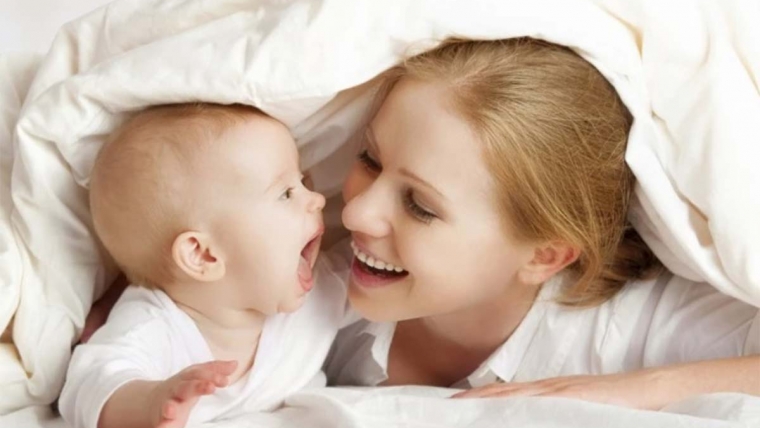 Interaction mère-enfant: "expérience du visage neutre"