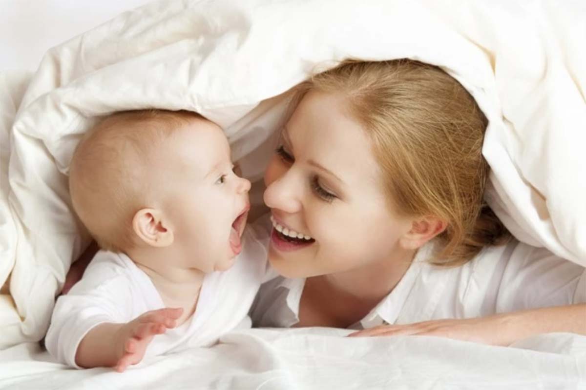 Interaction mère-enfant: "expérience du visage neutre"