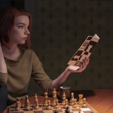 Les stratégies de l’expert au jeu d’échecs: tout le monde peut il être Beth Harmon?